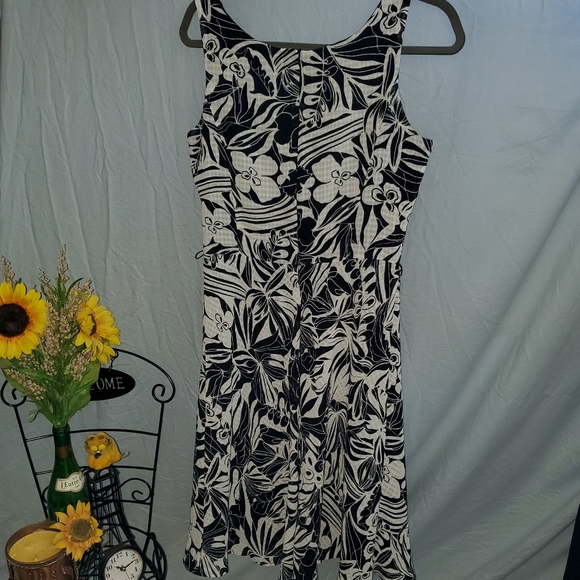 Dressbarn Sleeveless floral print black and white Dress Size 10 - Picture 5 of 8